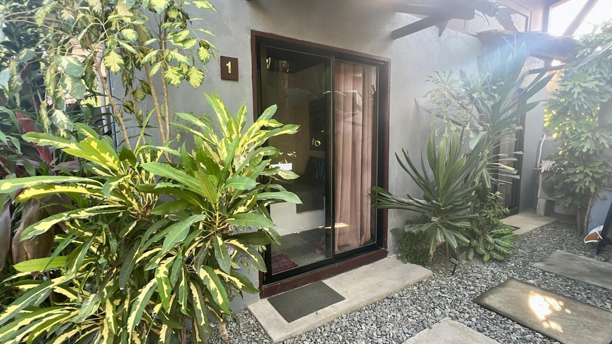 Yay Lodge Siargao, Private Room 1 With Ac & Hot Shower And Fast Starlink Wifi General Luna  Bagian luar foto