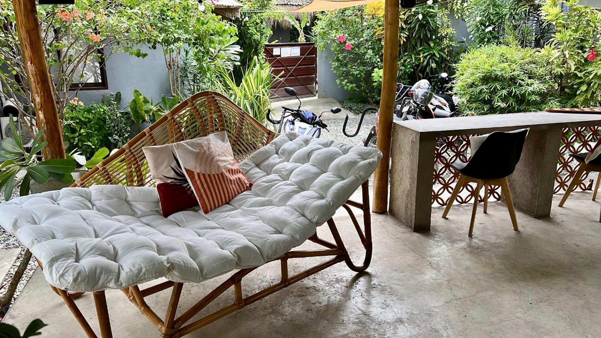 Yay Lodge Siargao, Private Room 1 With Ac & Hot Shower And Fast Starlink Wifi General Luna  Bagian luar foto